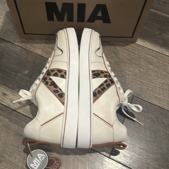 New authentic Mia leopard print signature sneakers MISMATES 7.5 8 display - Picture 7 of 11